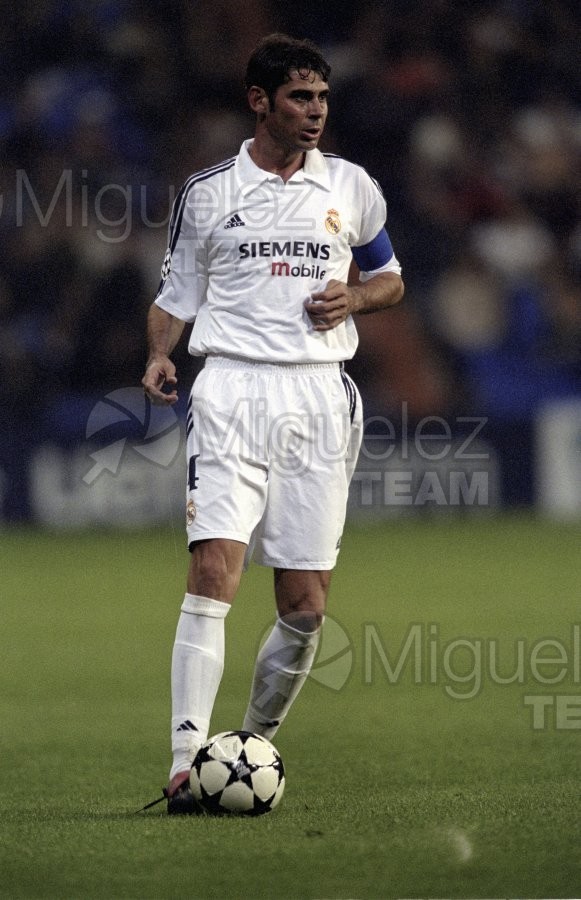 Partido de Liga de Campeones entre REAL MADRID-AEK DE ATENAS, Madrid 2002.