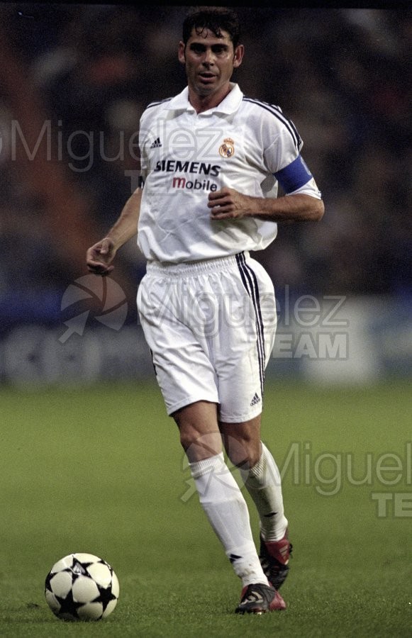 Partido de Liga de Campeones entre REAL MADRID-AEK DE ATENAS, Madrid 2002.