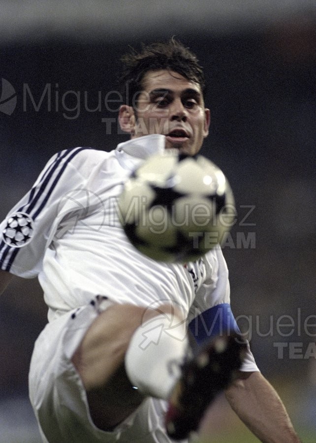 Partido de Liga de Campeones entre REAL MADRID-AEK DE ATENAS, Madrid 2002.