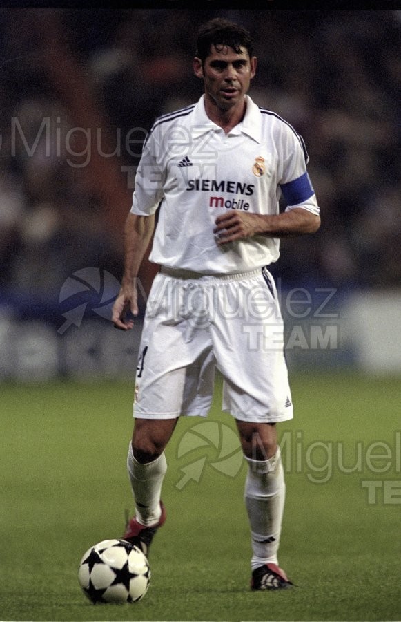 Partido de Liga de Campeones entre REAL MADRID-AEK DE ATENAS, Madrid 2002.