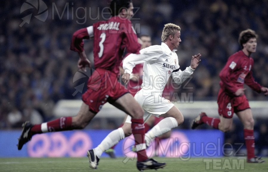 Partido de Liga 1ª División entre el REAL MADRID-REAL SOCIEDAD, Madrid 2002.