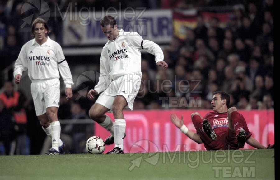 Partido de Liga 1ª División entre el REAL MADRID-REAL SOCIEDAD, Madrid 2002.