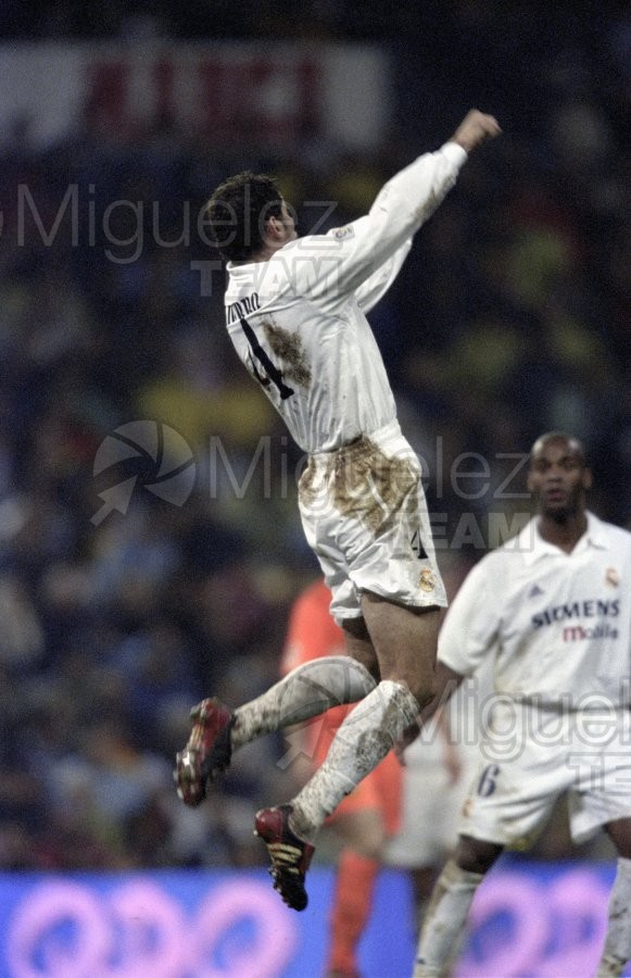 Partido de Liga 1ª División entre REAL MADRID-VALENCIA, en el Santiago Bernabéu (Madrid). 2003