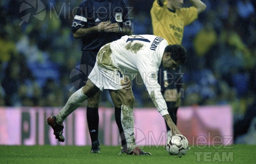Partido de Liga 1ª División entre REAL MADRID-VALENCIA, en el Santiago Bernabéu (Madrid). 2003