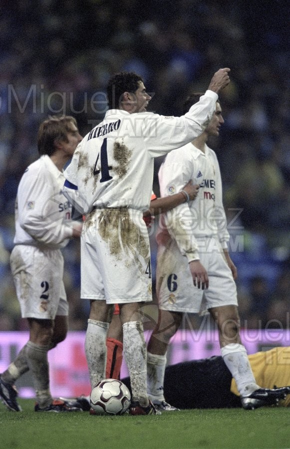 Partido de Liga 1ª División entre REAL MADRID-VALENCIA, en el Santiago Bernabéu (Madrid). 2003