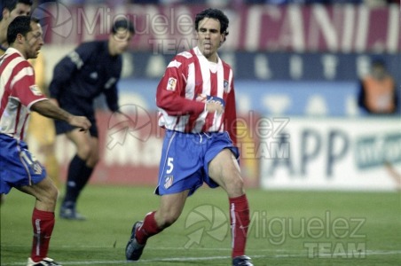 Partido de Liga 1ª División entre ATLÉTICO DE MADRID-DEPORTIVO DE LA CORUÑA, Madrid 2003.