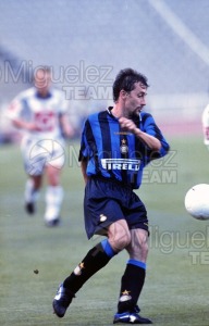 El jugador del equipo italiano del INTER DE MILAN, GANZ (ITA), jugando un partido durante la temporda 1997-1998. 
