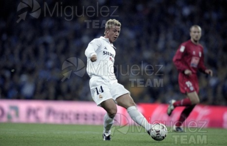 Partido de Liga 1ª División entre el REAL MADRID-REAL SOCIEDAD, Madrid 2002.