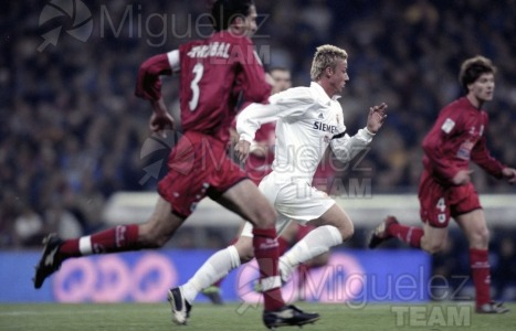 Partido de Liga 1ª División entre el REAL MADRID-REAL SOCIEDAD, Madrid 2002.