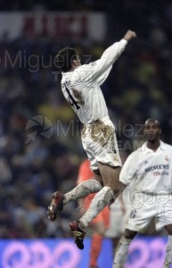 Partido de Liga 1ª División entre REAL MADRID-VALENCIA, en el Santiago Bernabéu (Madrid). 2003