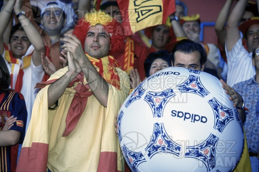 Partido 1ª Fase de la EUROCOPA-1996 entre BULGARIA-ESPAÑA en el estadio ELLAN ROAD DE LEEDS (INGLATERRRA). 1996