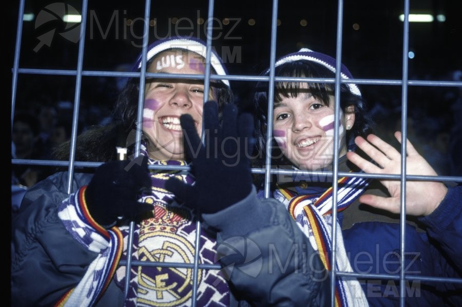 Partido de Liga 1ª División entre REAL MADRID-BARCELONA en el estadio Santiago Bernabéu de Madrid. 1995