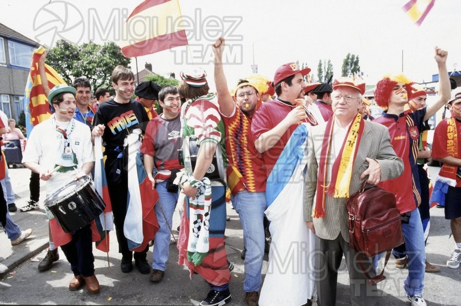 Partido 1ª Fase de la EUROCOPA-1996 entre BULGARIA-ESPAÑA en el estadio ELLAN ROAD DE LEEDS (INGLATERRRA). 1996
