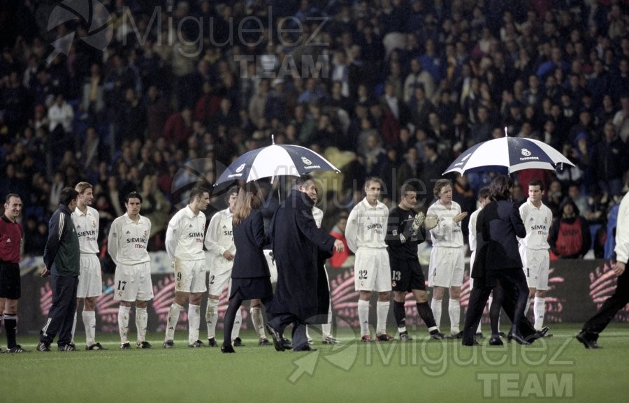 Partido amistoso entre REAL MADRID-SELECCION MUNDIAL, Madrid 2002.