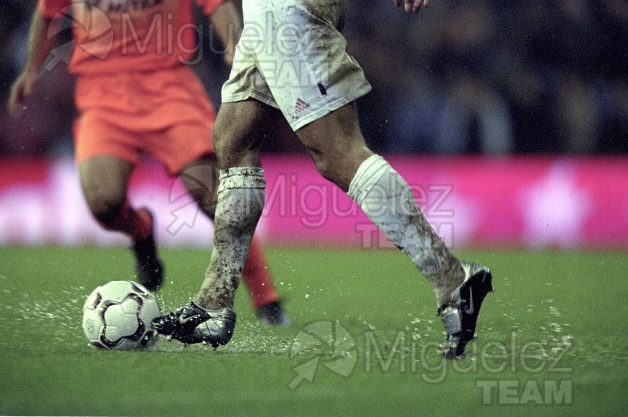 Partido de Liga 1ª División entre REAL MADRID-VALENCIA, en el Santiago Bernabéu (Madrid). 2003