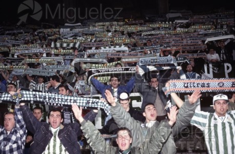 Partido de Liga 1ª División entre SEVILLA-BETIS en el estadio RAMÓN SÁNCHEZ PIZJUÁN (Sevilla). 1995