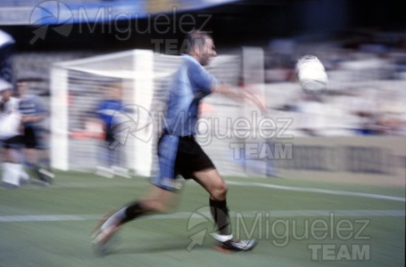 Partido de fútbol amistoso entre VALENCIA-REAL MADRID en el estadio Mestalla de Valencia. 2003