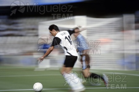 Partido de fútbol amistoso entre VALENCIA-REAL MADRID en el estadio Mestalla de Valencia. 2003