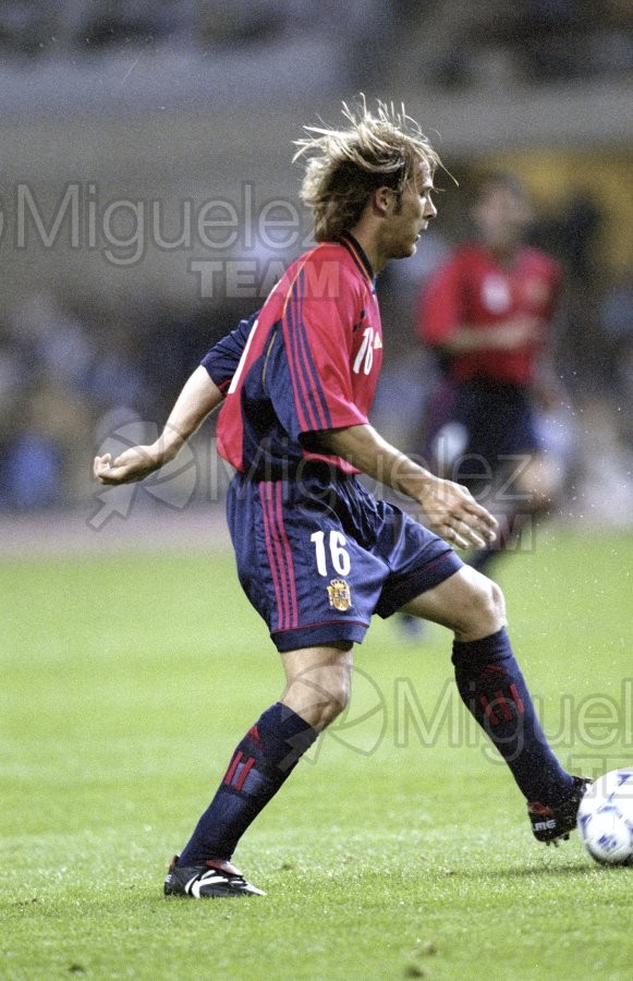 Partido amistoso entre ESPAÑA-CROACIA y Carrera de 1500 de mujeres y hombres (Sevilla) 1999.