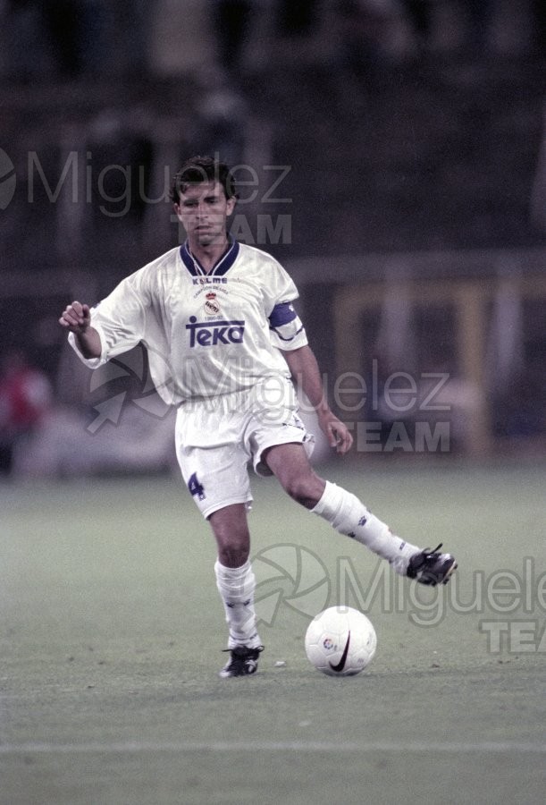 Partido amistoso entre REAL MADRID-MERIDA en el estadio Santiago Bernabéu de Madrid. 1997