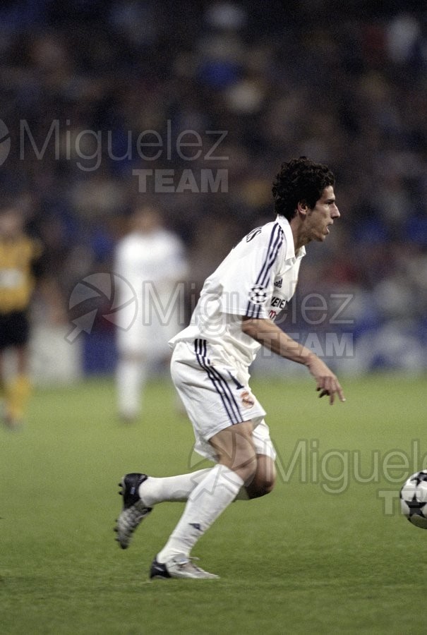 Partido de Liga de Campeones entre REAL MADRID-AEK DE ATENAS, Madrid 2002.