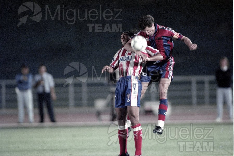 Partido por la SUPERCOPA entre el ATLÉTICO DE MADRID-BARCELONA en el estadio La Peineta de la Comunidad de Madrid. 1996