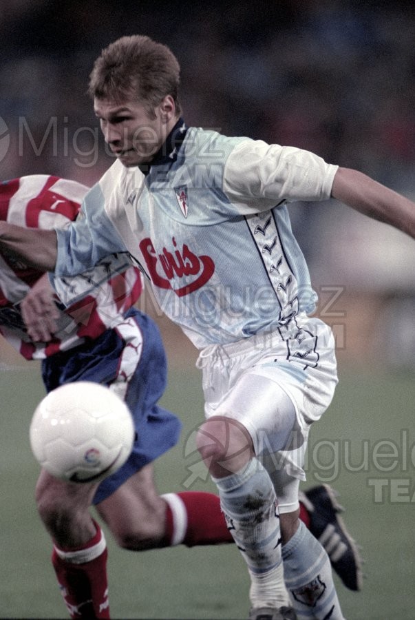 Partido 1ª División entre ATLÉTICO DE MADRID-COMPOSTELA en el estadio Vicente Calderón de Madrid. 1997