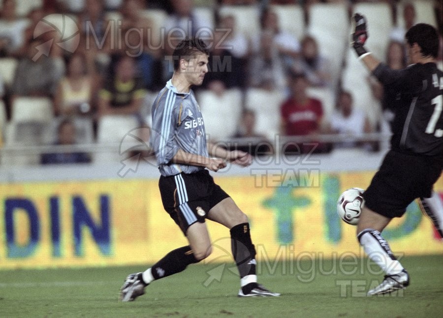 Partido de fútbol amistoso entre VALENCIA-REAL MADRID en el estadio Mestalla de Valencia. 2003