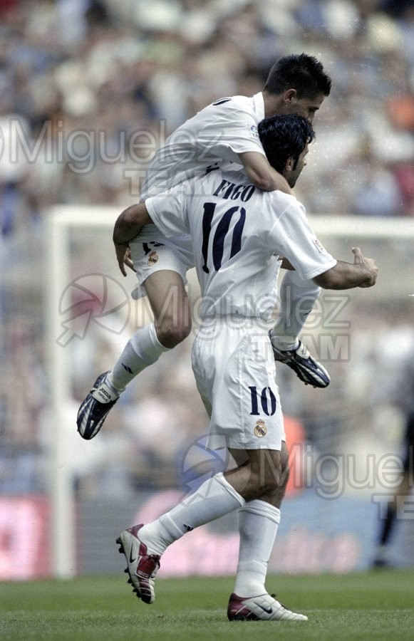 Partido de Liga 1ª División entre REAL MADRID-DEPORTIVO ALAVÉS, Madrid 2002.