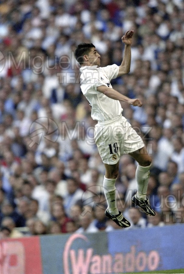 Partido de Liga 1ª División entre REAL MADRID-DEPORTIVO ALAVÉS, Madrid 2002.