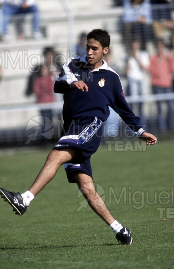 RAUL GONZALEZ, jugador de fútbol del Real Madrid, en un entrenamiento con su club durante  la Temporada 1995-1996.