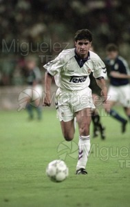 Partido de Liga 1ª División entre el REAL MADRID-REAL OVIEDO en el campo Santiago Bernabéu (Madrid) 1993