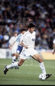 NANDO (Fernando Muñoz), jugador de fútbol del Real Madrid, en un partido de Liga de primera División durante la Temporada 1995-1996. 