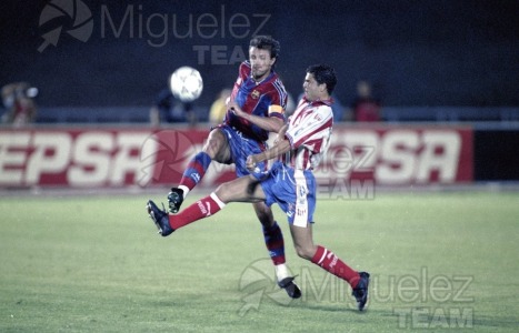 Partido por la SUPERCOPA entre el ATLÉTICO DE MADRID-BARCELONA en el estadio La Peineta de la Comunidad de Madrid. 1996