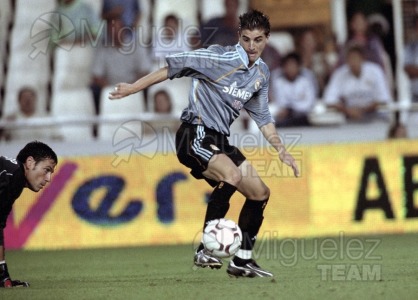 Partido de fútbol amistoso entre VALENCIA-REAL MADRID en el estadio Mestalla de Valencia. 2003