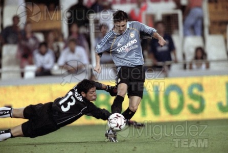 Partido de fútbol amistoso entre VALENCIA-REAL MADRID en el estadio Mestalla de Valencia. 2003