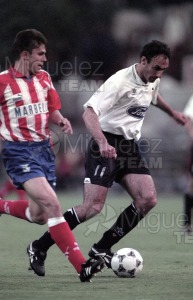 Partido de Liga 1ª División entre ATLÉTICO DE MADRID-VALENCIA en el estadio Vicente Calderón (Madrid). 1996
