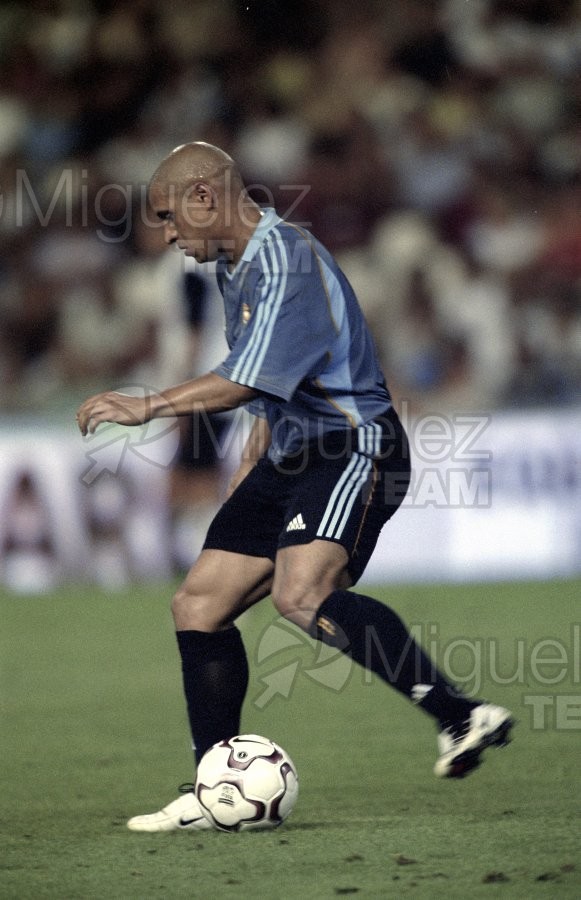 Partido de fútbol amistoso entre VALENCIA-REAL MADRID en el estadio Mestalla de Valencia. 2003