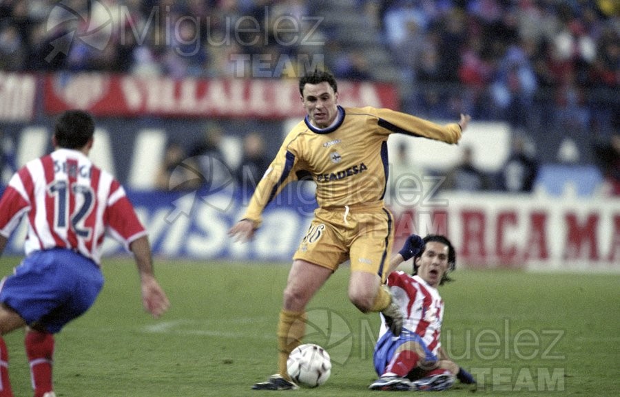 Partido de Liga 1ª División entre ATLÉTICO DE MADRID-DEPORTIVO DE LA CORUÑA, Madrid 2003.