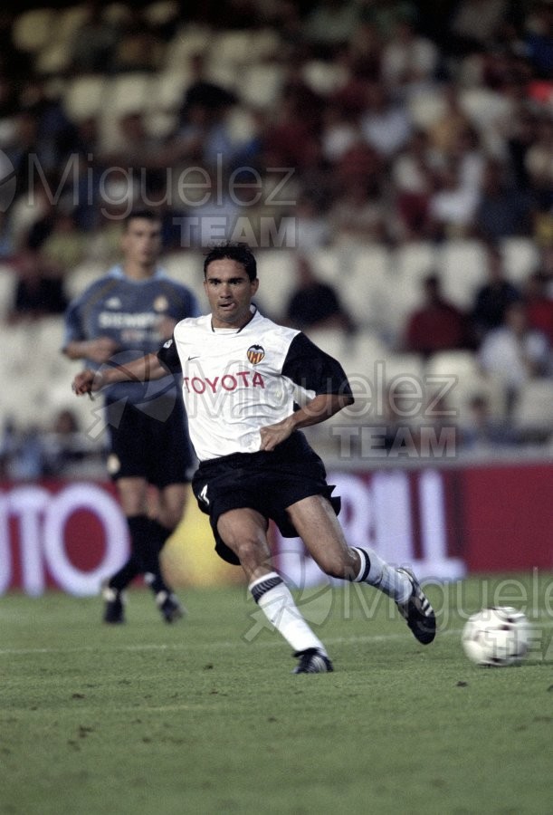 Partido de fútbol amistoso entre VALENCIA-REAL MADRID en el estadio Mestalla de Valencia. 2003