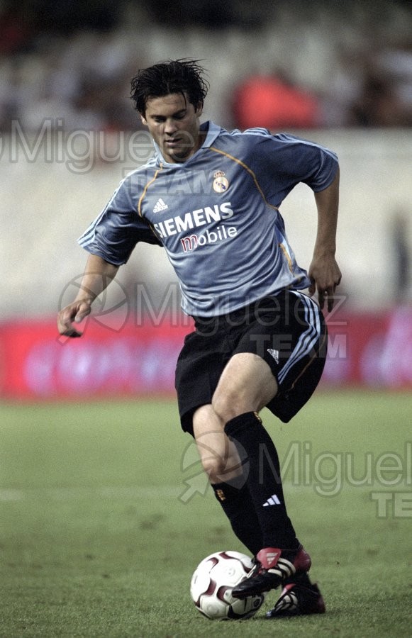 Partido de fútbol amistoso entre VALENCIA-REAL MADRID en el estadio Mestalla de Valencia. 2003