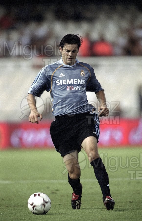 Partido de fútbol amistoso entre VALENCIA-REAL MADRID en el estadio Mestalla de Valencia. 2003
