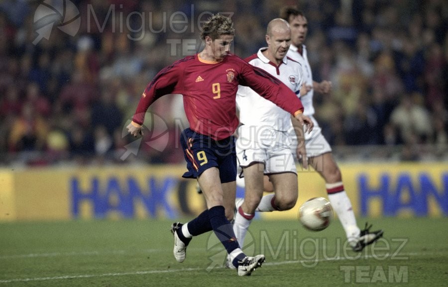 Partido Internacional de Clasificación para la Eurocopa de Portugal 2004 entre ESPAÑA-NORUEGA, Valencia 2003.