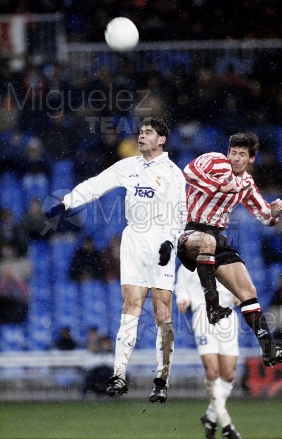 Partido de Liga 1ª División entre el REAL MADRID-ATHLETIC DE BILBAO en el estadio Santiago Bernabéu de Madrid. 1997