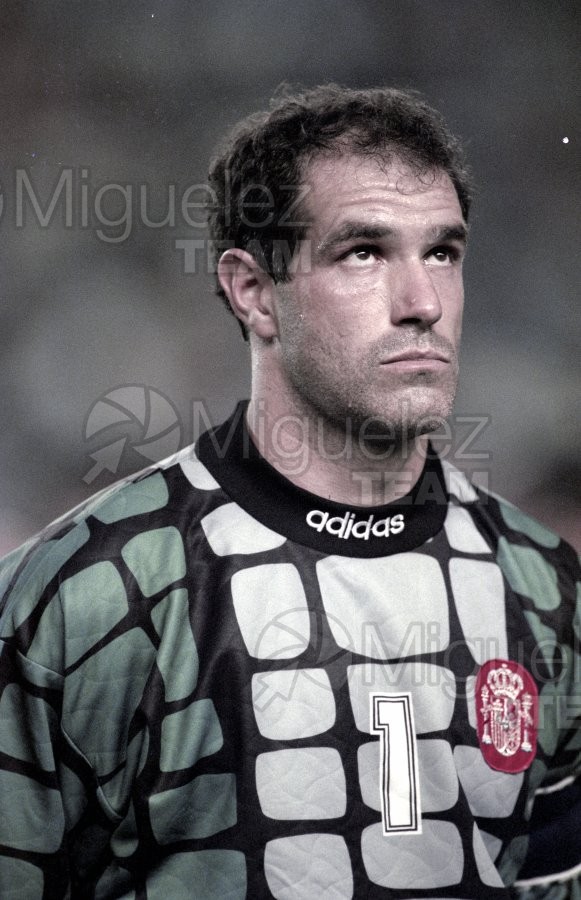 Encuentro Internacional oficial entre ESPAÑA-MACEDONIA en el estadio Manuel Martinez Valero de Elche. 1995