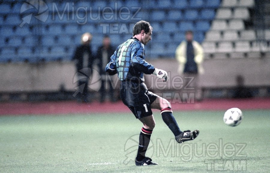 Encuentro amistoso internacional entre ESPAÑA-URUGUAY en el campo RIAZOR en la Coruña. 1995