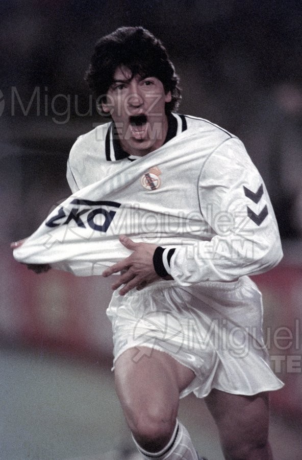 Partido de Liga 1ª División entre EL REAL MADRID-ATHLETIC DE BILBAO en el Santiago Bernabéu (Madrid) 1992