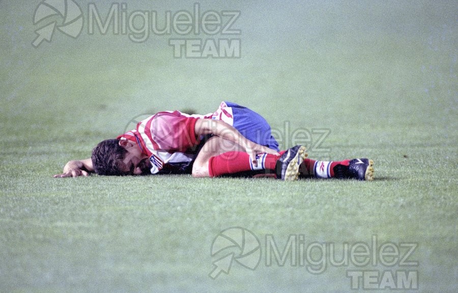 Partido de Liga 1ª División entre ATLÉTICO DE MADRID-DEPORTIVO ALAVÉS en el estadio Vicente Calderón (Madrid). 1998 