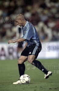 Partido de fútbol amistoso entre VALENCIA-REAL MADRID en el estadio Mestalla de Valencia. 2003