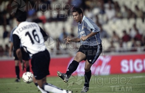 Partido de fútbol amistoso entre VALENCIA-REAL MADRID en el estadio Mestalla de Valencia. 2003